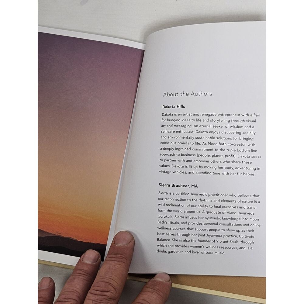 Moon Bath : Bathing Rituals and Recipes for Relaxation and Vitality - Picture 12 of 16